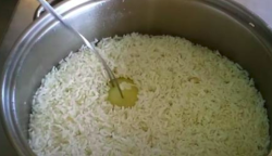 Itt a titok: Mitől lesz pergős a párolt rizs