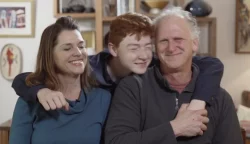 11 év árvaház után majdnem feladta a család reményét, amíg egy pár meg nem látta őt a tévében