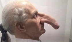 Ennek a brit férfinak volt a világ leghosszabb orra…